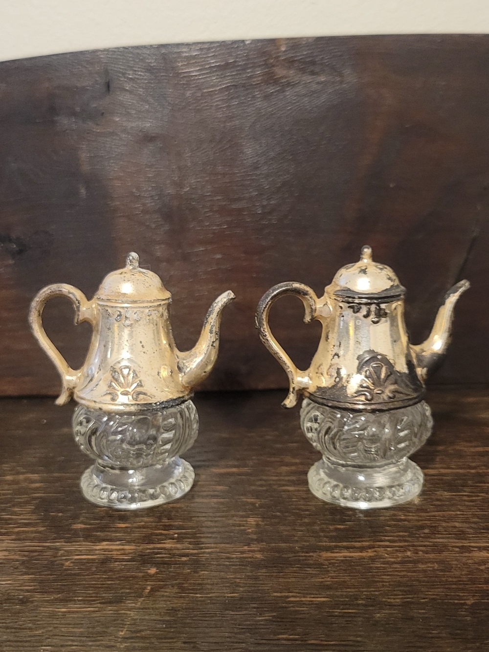 Vintage Silver-Tone Glass Base Decorative Teapot Salt and Pepper Shakers